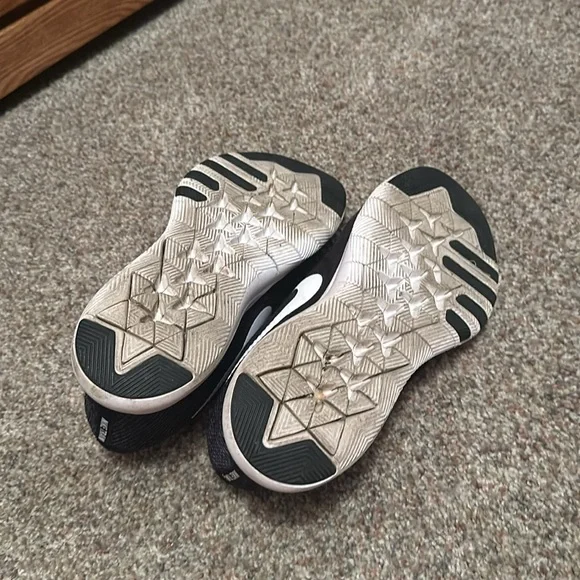 Nike shoes - Picture 3 of 4